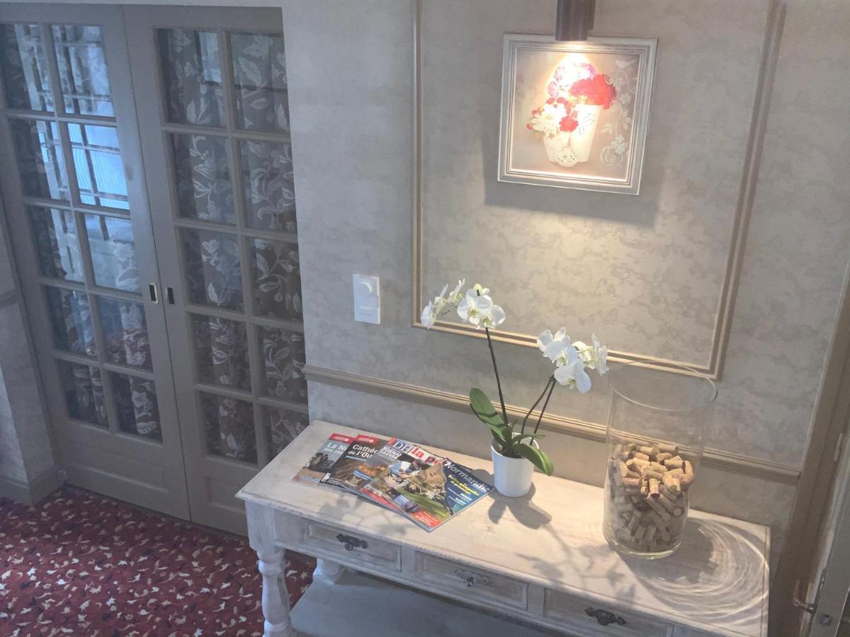 Les 3 Rois By Yy Hotel Villers-Bocage  Luaran gambar