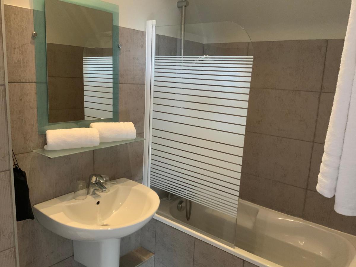Les 3 Rois By Yy Hotel Villers-Bocage  Luaran gambar