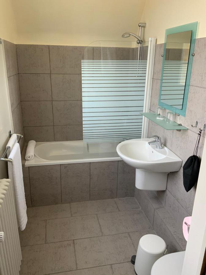 Les 3 Rois By Yy Hotel Villers-Bocage  Luaran gambar